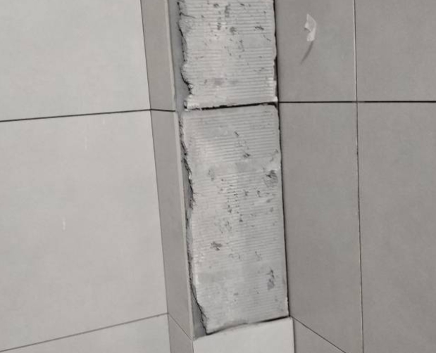 黄南瓷砖空鼓维修公司分享下瓷砖施工前基层浇水润湿程度不足，可能导致以下问题
